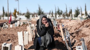 ‘튀르키예 지진’ 사망 3만3천명 넘어…