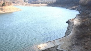 '최악 가뭄' 에 수몰 전 옛도로 드러난 주암댐